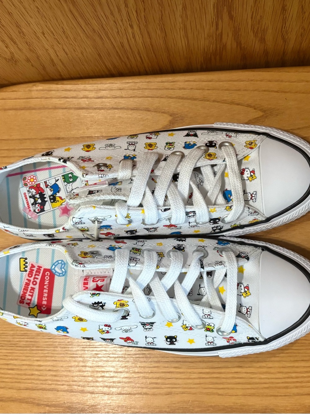 Converse x Hello Kitty Friends BFFS Chuck Taylor All Star Low Top Womens 7.5 NWT - Picture 2 of 6